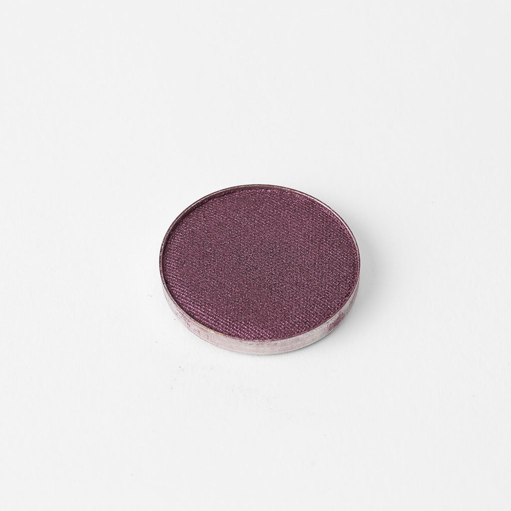 Glow Pressed Eyeshadow: Buildable Long-Lasting Luminous Pigment