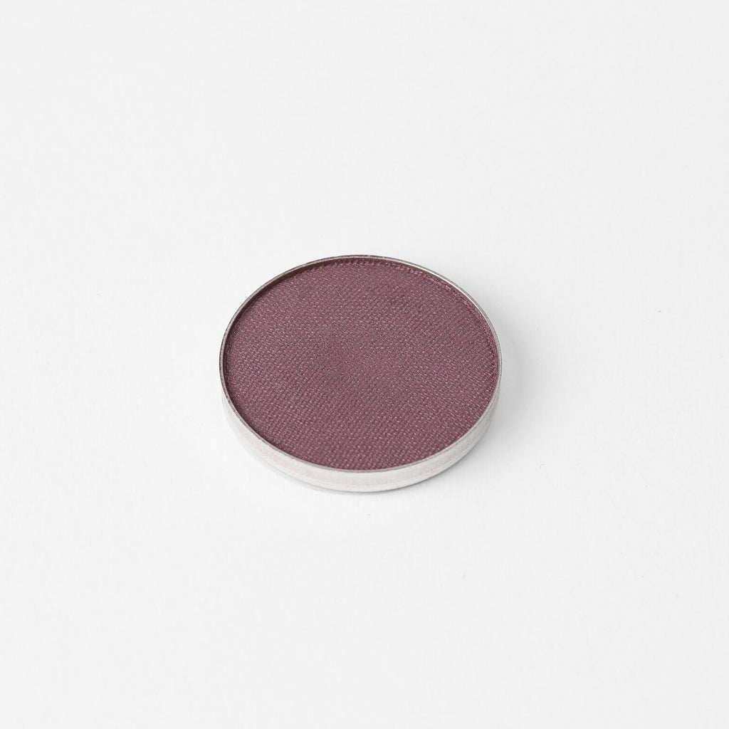 Glow Pressed Eyeshadow: Buildable Long-Lasting Luminous Pigment