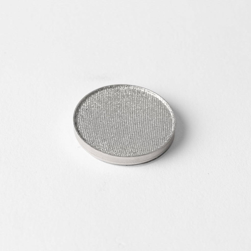 Glow Pressed Eyeshadow: Buildable Long-Lasting Luminous Pigment