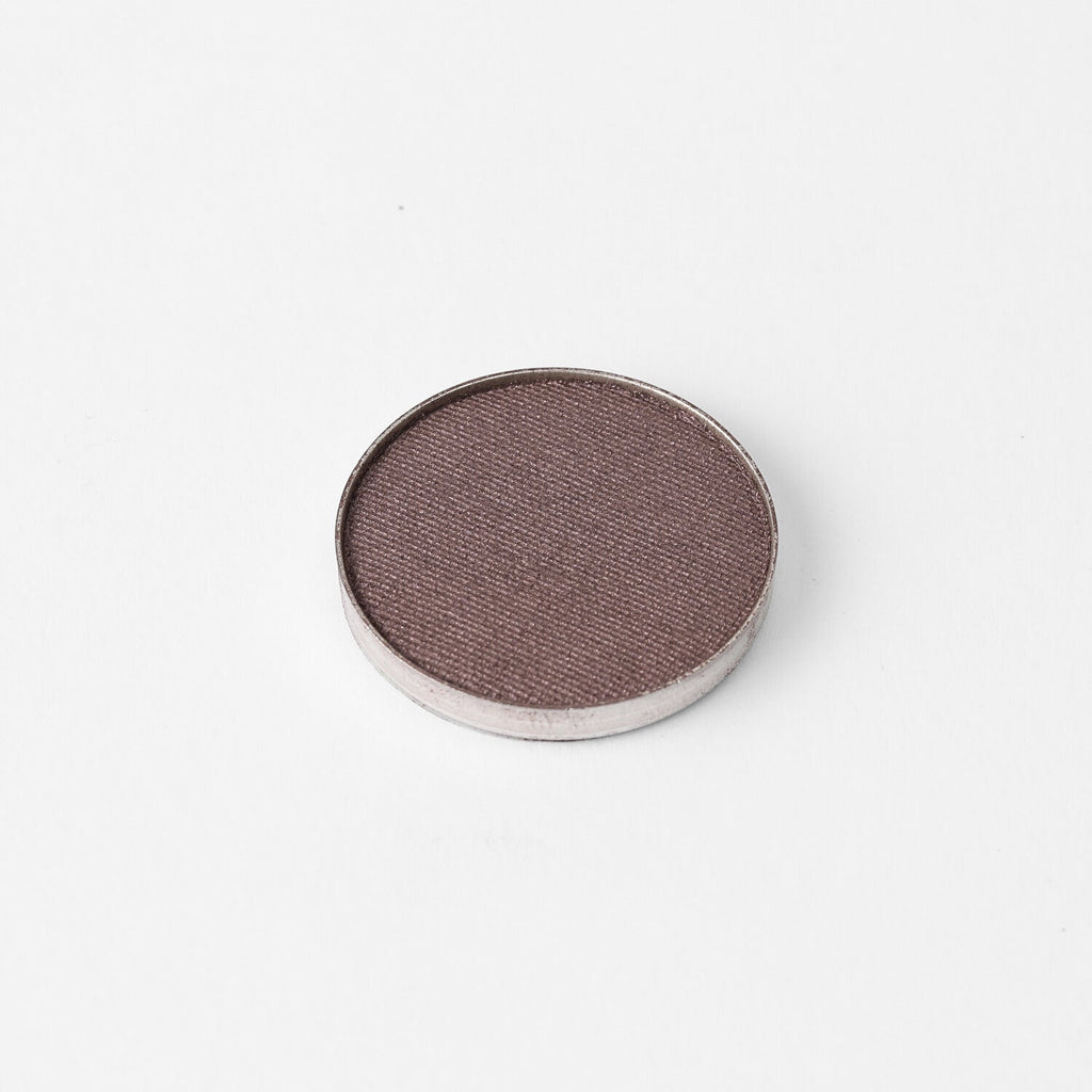 Glow Pressed Eyeshadow: Buildable Long-Lasting Luminous Pigment