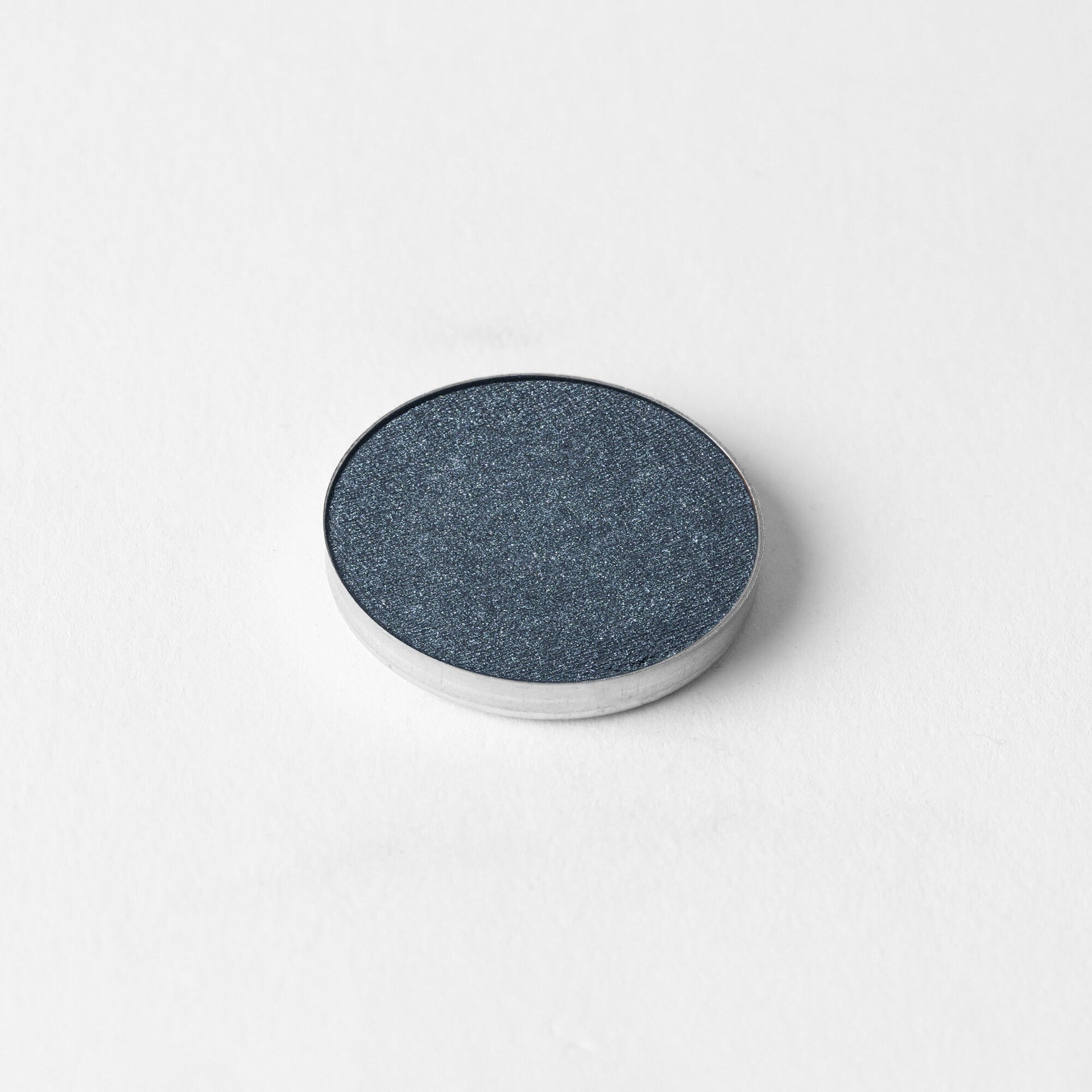 Glow Pressed Eyeshadow: Buildable Long-Lasting Luminous Pigment