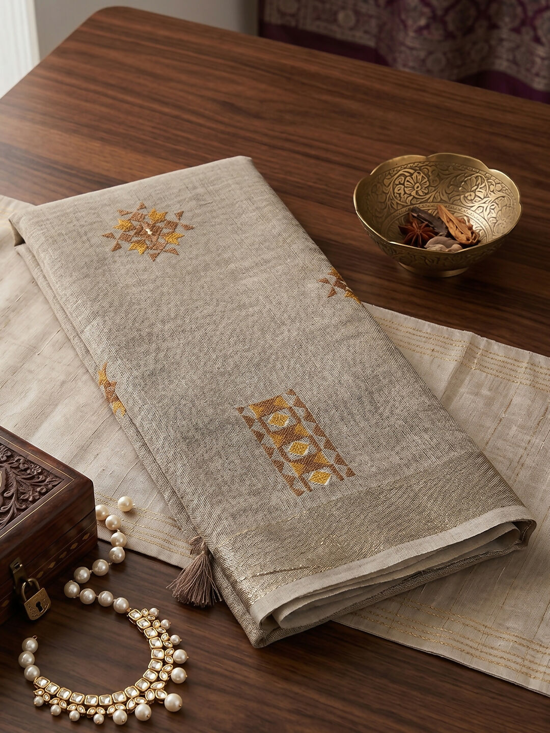 Light Beige Linen Saree with Matching Blouse Piece