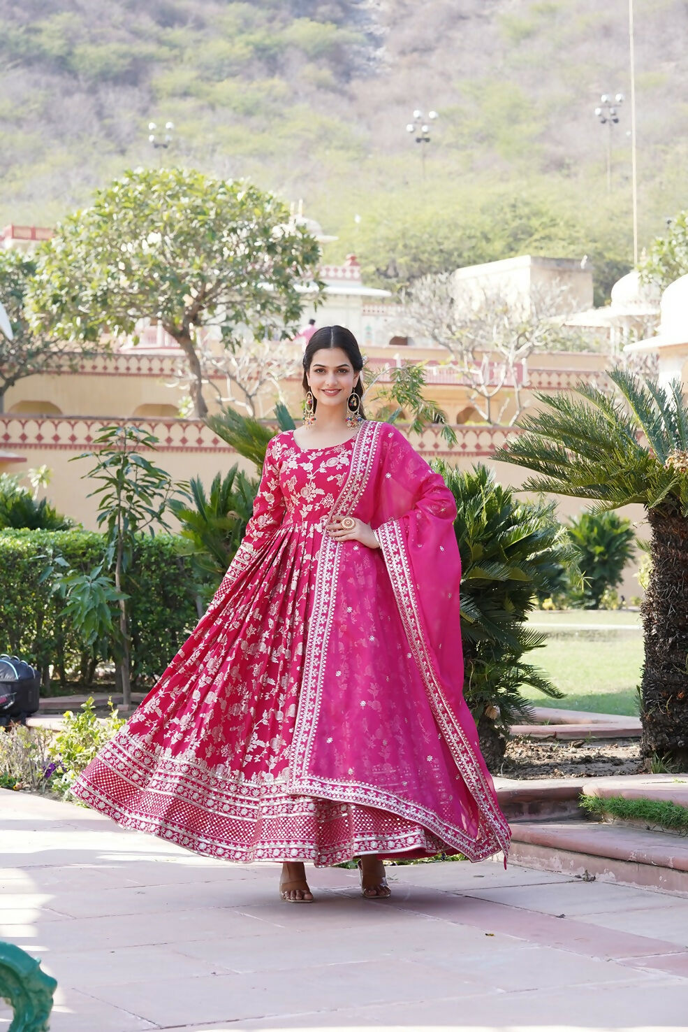 Pink viscose jacquard kurta set with detailed sequence embroidery work.