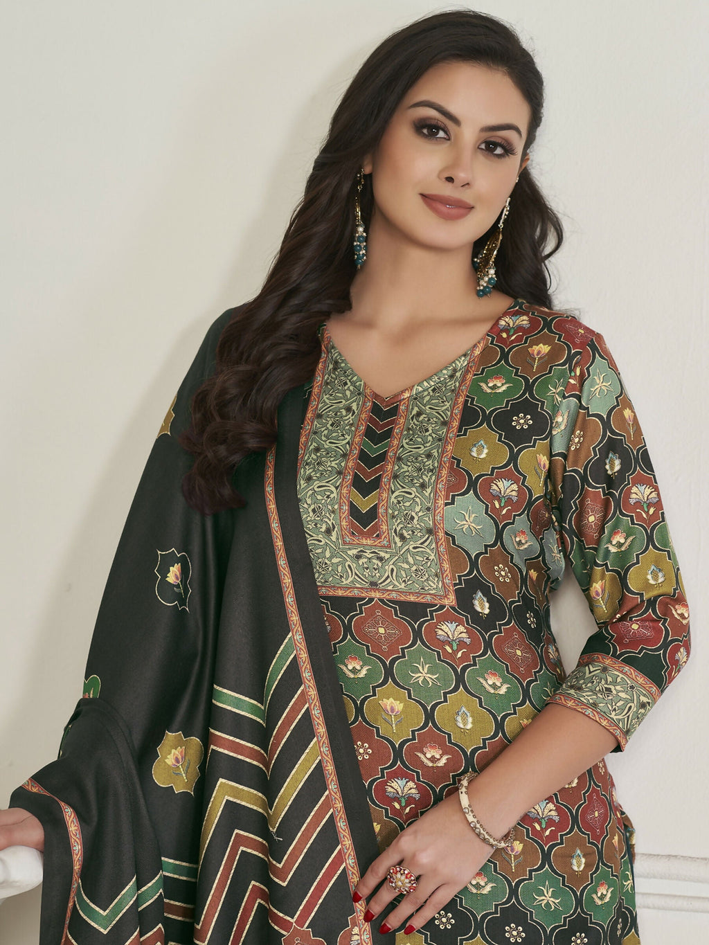 Women's Multicolor Pashmina Geometric Digital Print Kurta Set