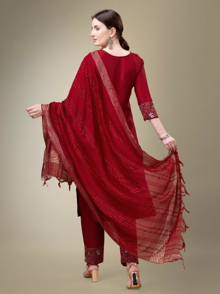Women's Maroon Cotton Blend Kurta Set with Embroidery & Lace
