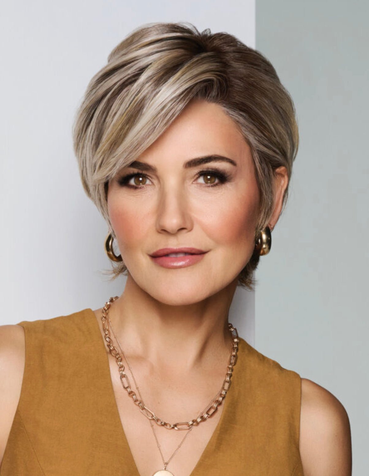 Raquel Welch Posh Premier Short Boycut Wig in RL14/22 Pale Gold Wheat color