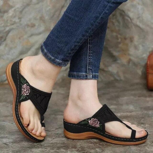 Vintage Thick Heel Sandals: Women's Retro Open Toe Flower Sandals