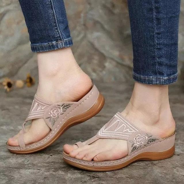 Vintage Thick Heel Sandals: Women's Retro Open Toe Flower Sandals