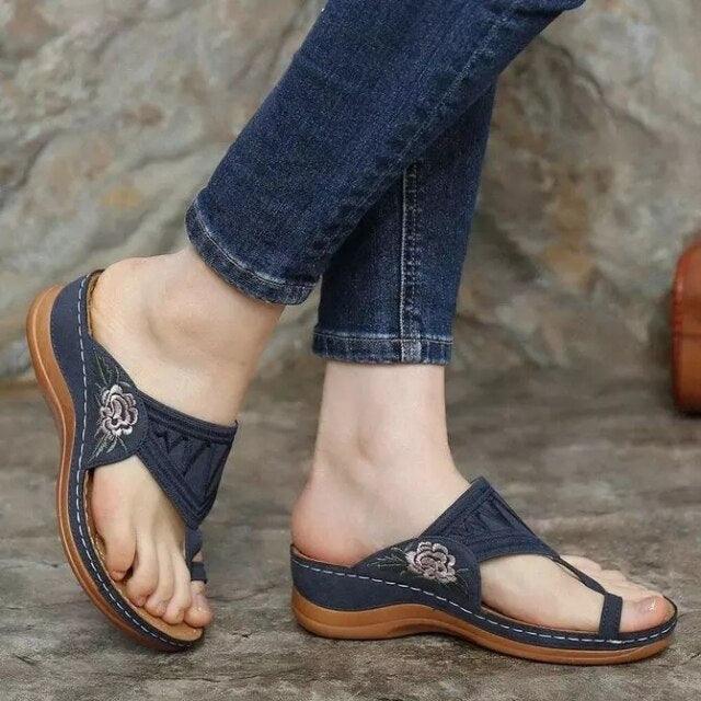 Vintage Thick Heel Sandals: Women's Retro Open Toe Flower Sandals