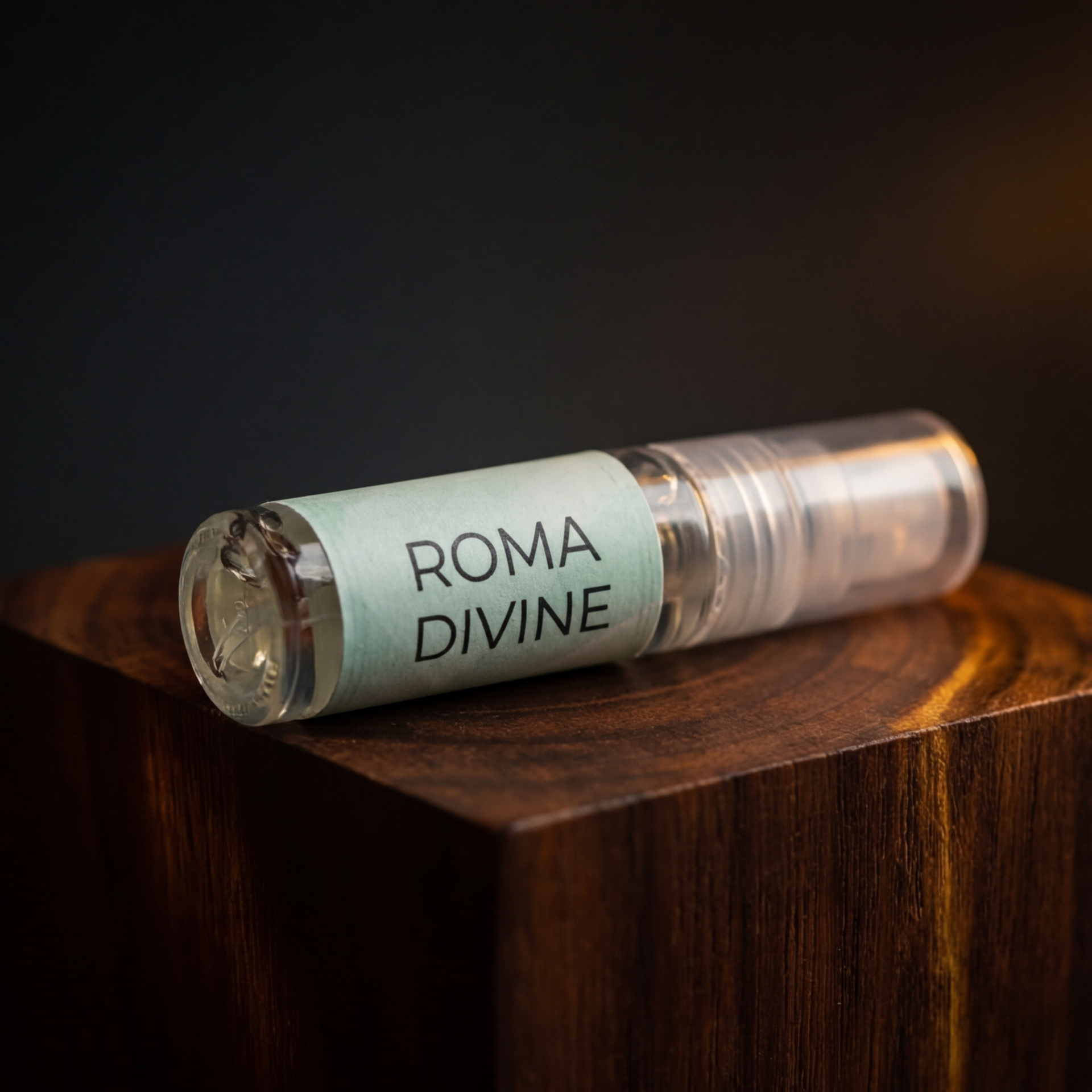 2mL glass sample vial of Roma Divine extrait de parfum featuring mint, vanilla, and wood notes.