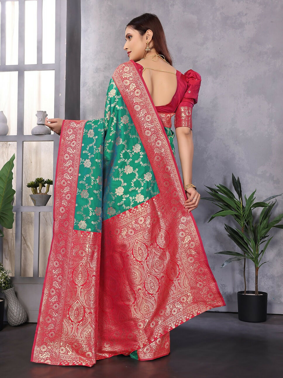 Green Banarasi Soft Silk Saree with Traditional Woven Patterns