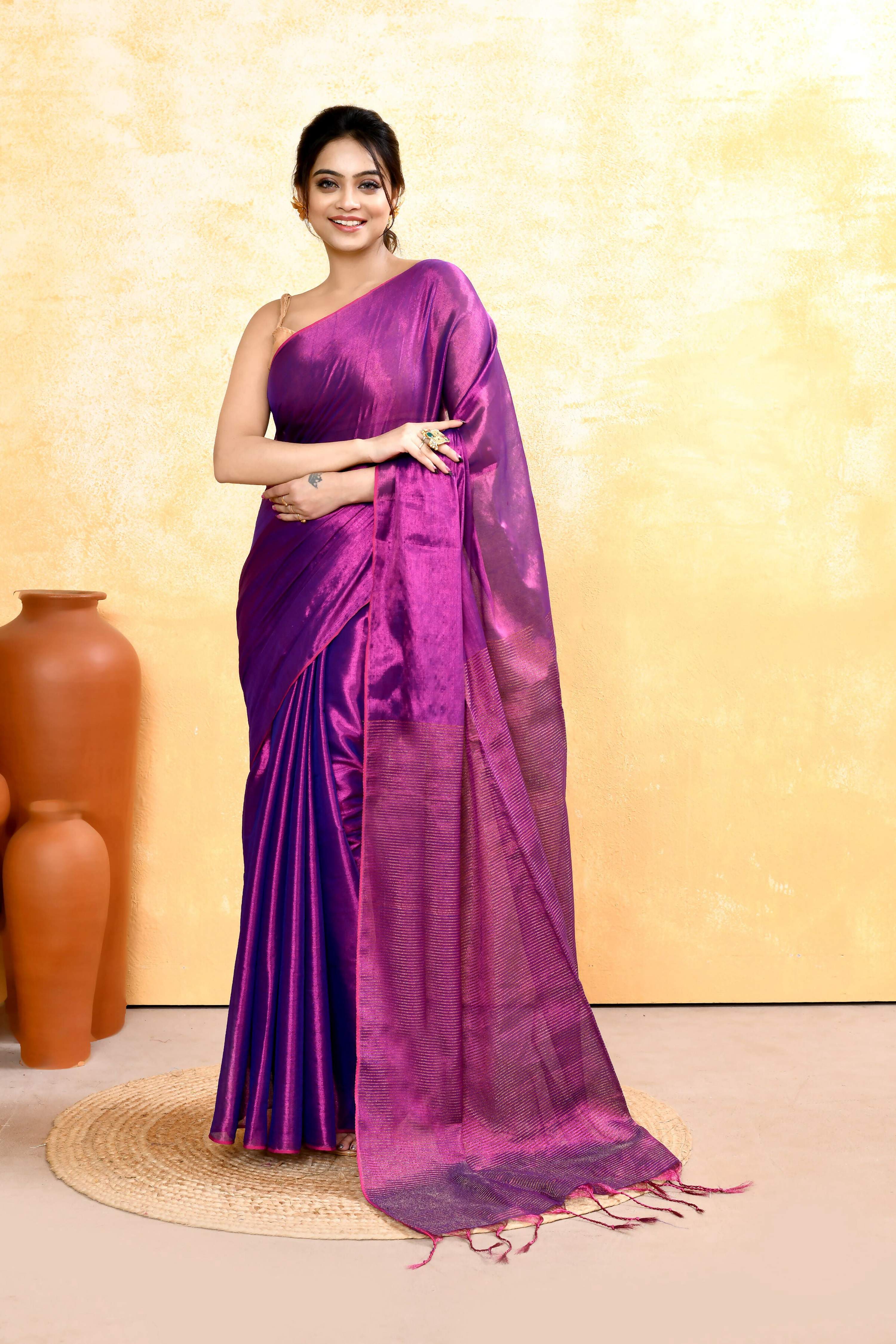 Woman wearing a violet dual tone organic tissue saree with matching blouse piece
