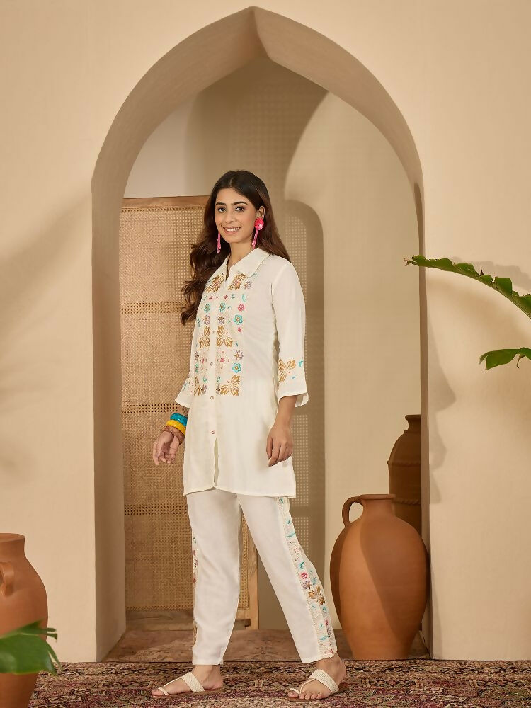 Off-White Roman Silk Embroidered Kurta Set with Shirt Collar