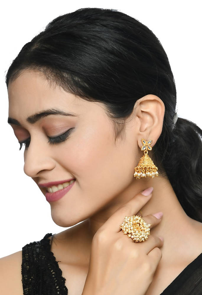 Gold-Plated Statement Ring with Pearls – Elegant Brass Jewelry
