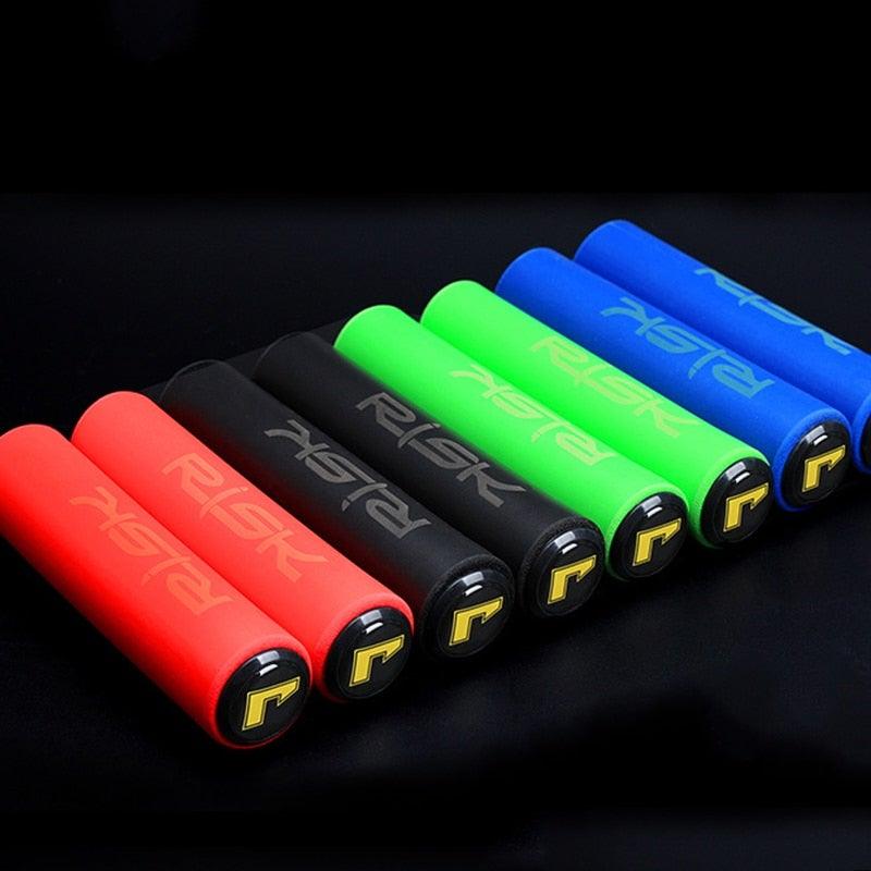 Stevvex high-density sponge bike handlebar grips featuring shock-resistant, non-slip design for mountain bikes