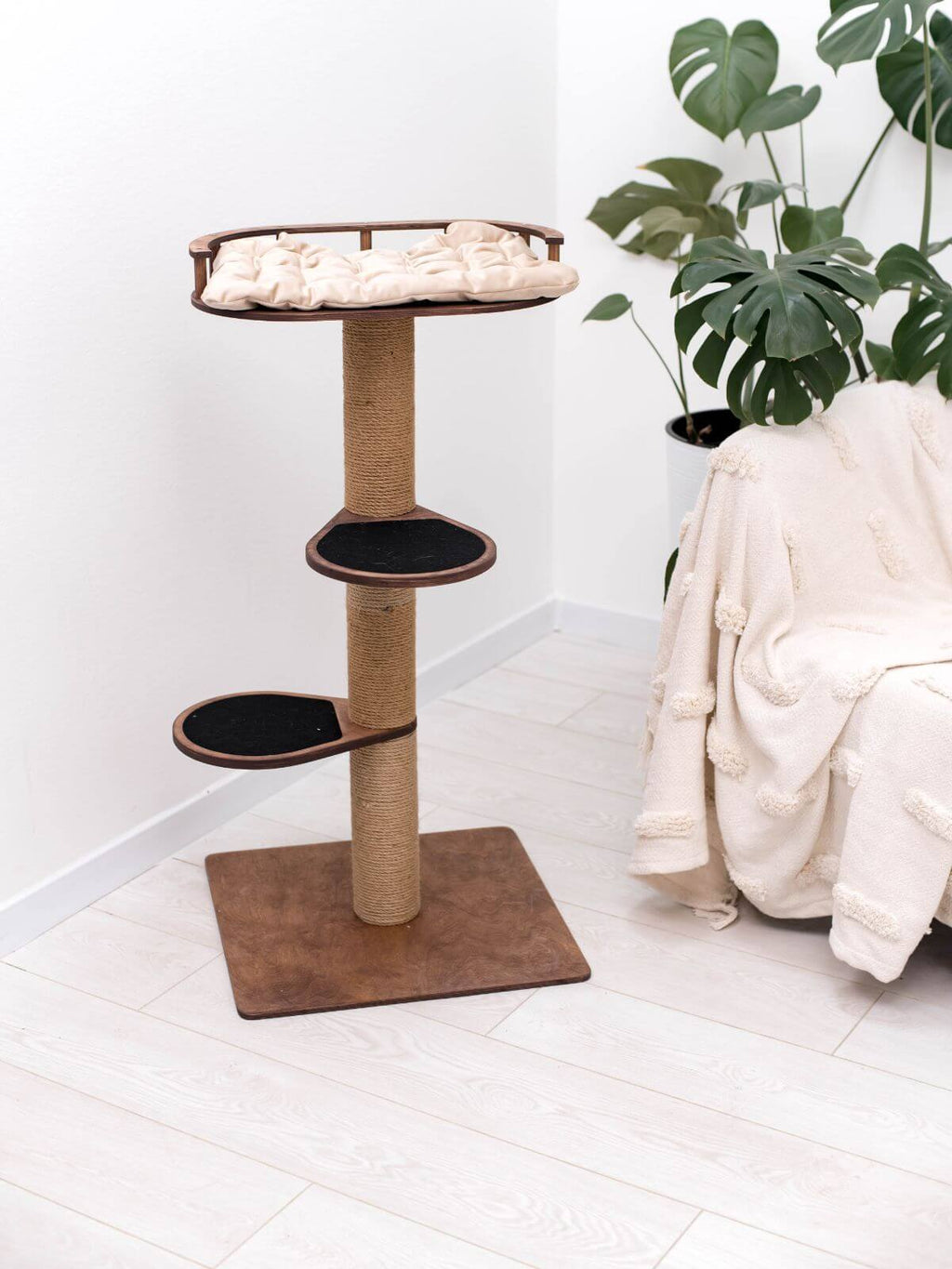 Compact Cat Scratching Tree for Small Spaces and Apartments