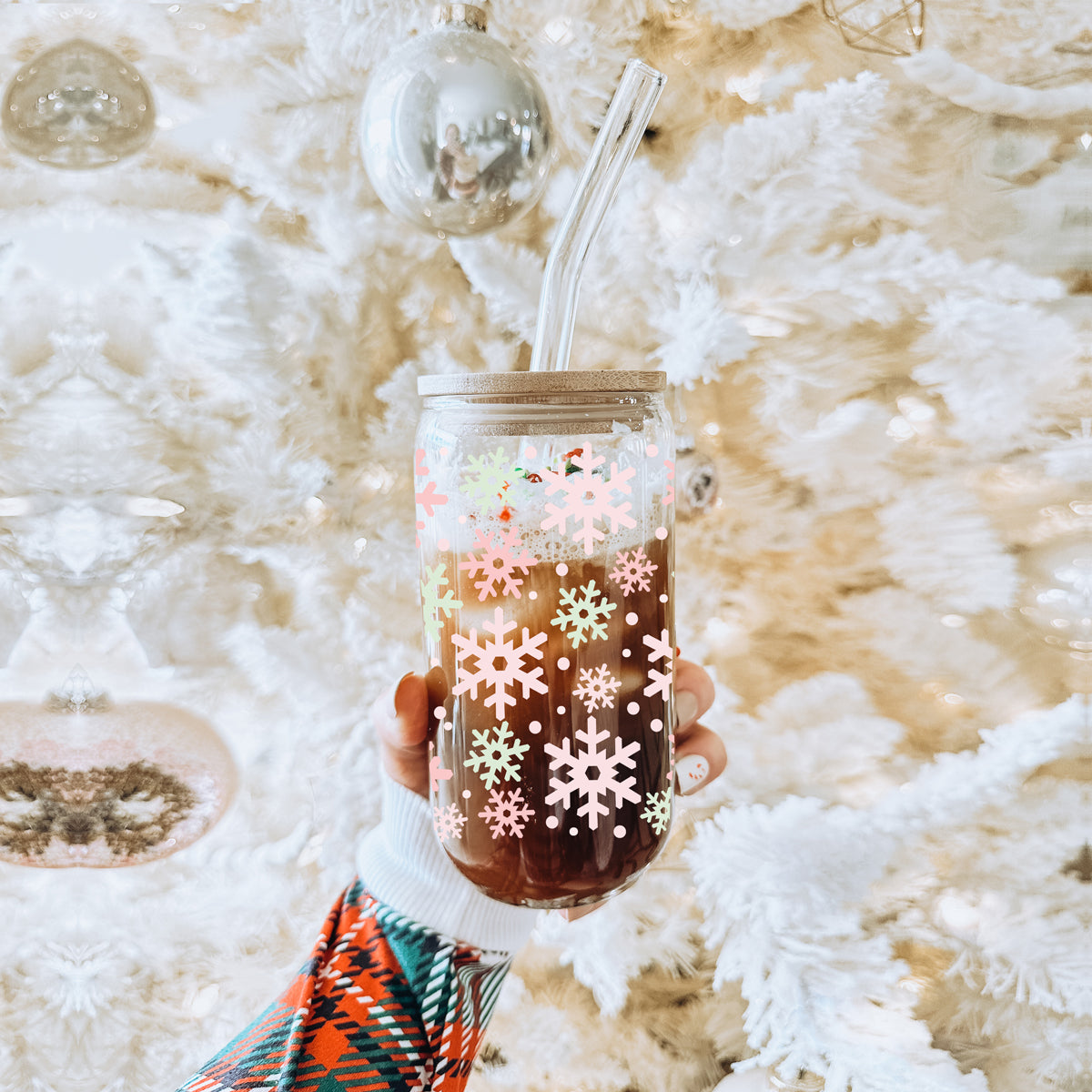 Pastel Snowflakes 17oz