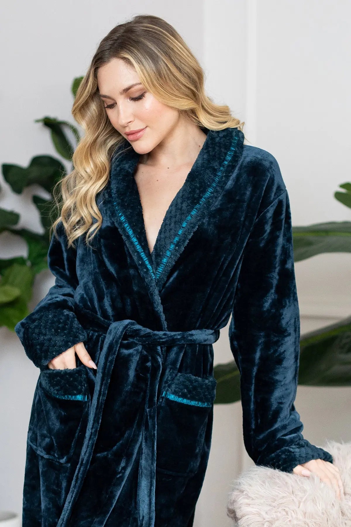 Women's Ultra Soft Plush Bathrobe - Cozy Loungewear Spa Robe - Image 44