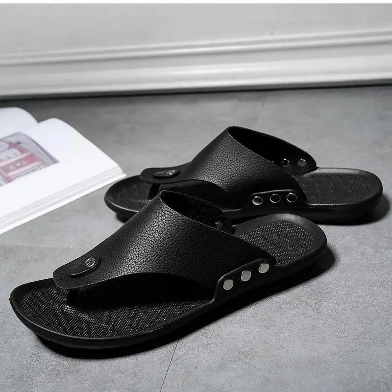 Classic Brown Men's Flip-Flops: Comfortable Casual Beach Sandals
