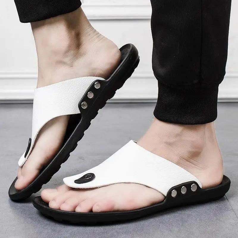 Classic Brown Men's Flip-Flops: Comfortable Casual Beach Sandals