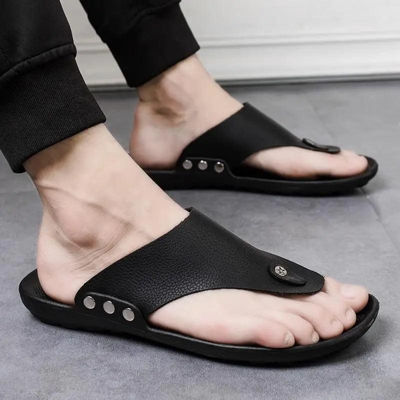 Classic Brown Men's Flip-Flops: Comfortable Casual Beach Sandals