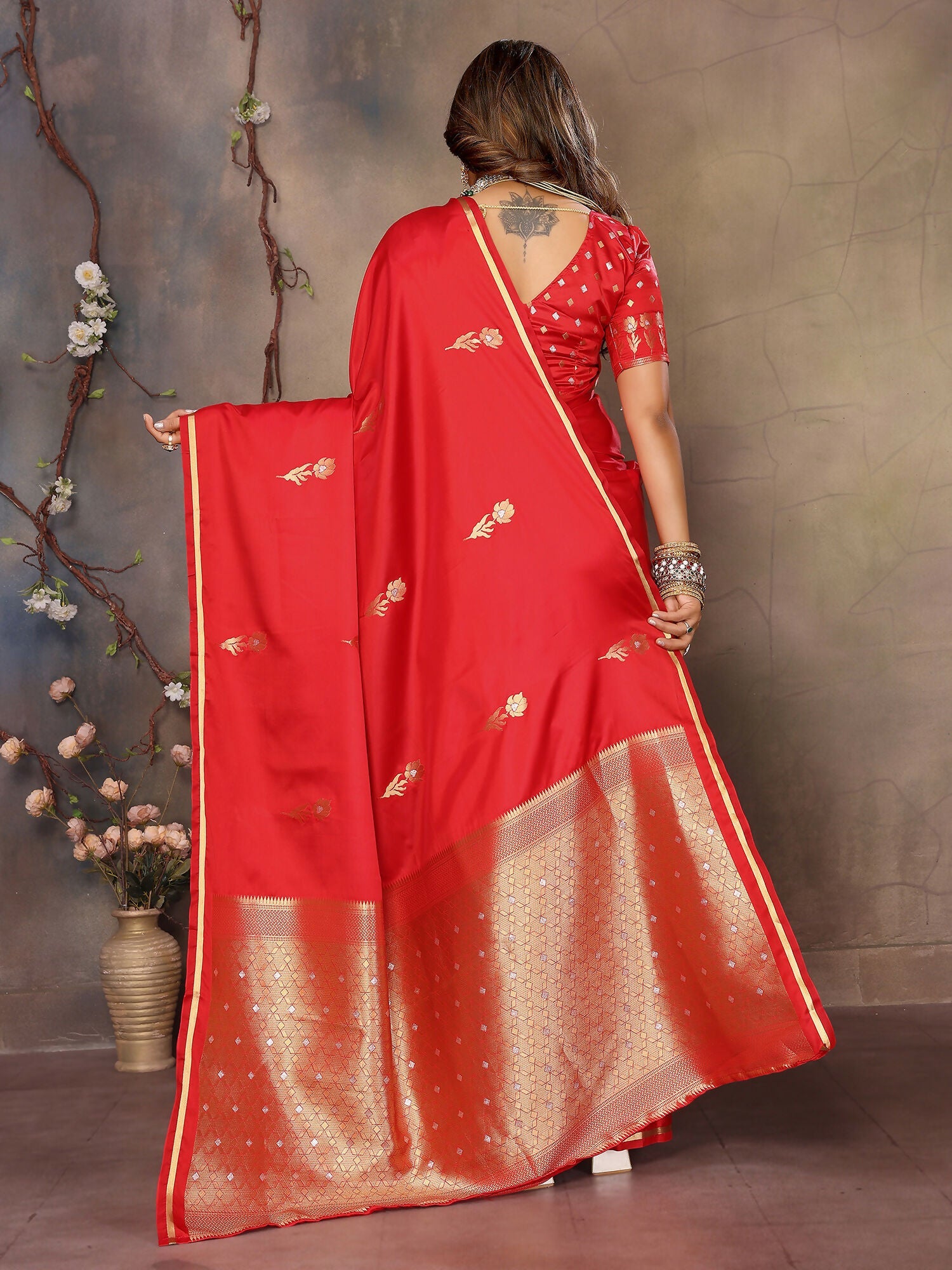 Red Floral & Botanical Motif Satin Silk Banarasi Saree