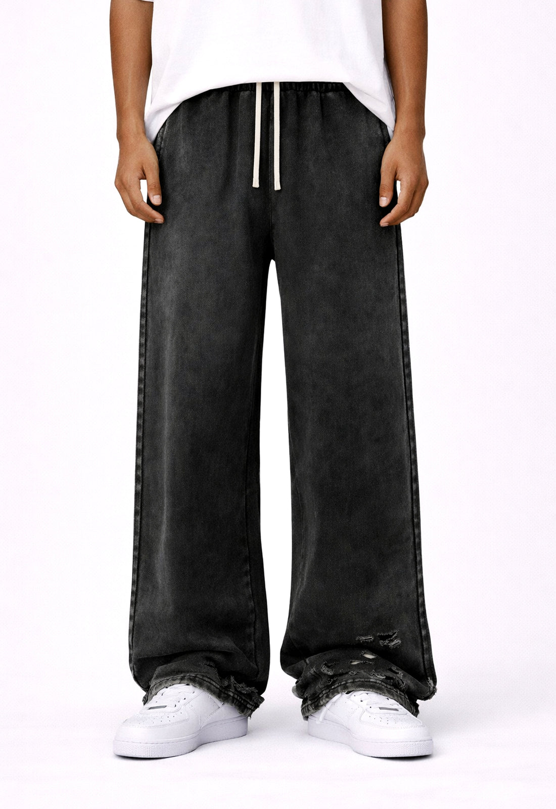 NOIR DISTRESSED SWEATPANTS
