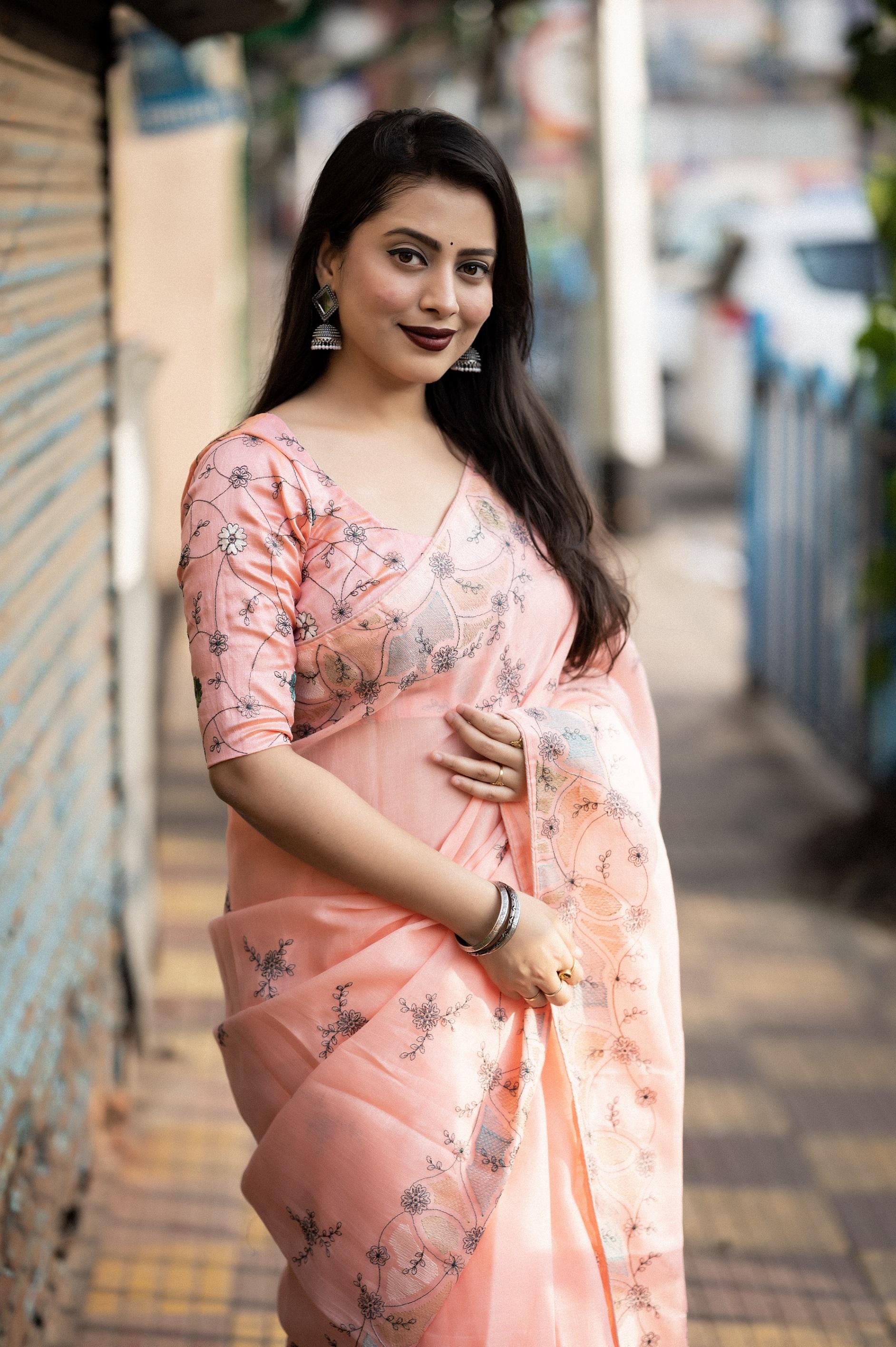 Pink Pure Linen Saree with Pencil Stitch Embroidery
