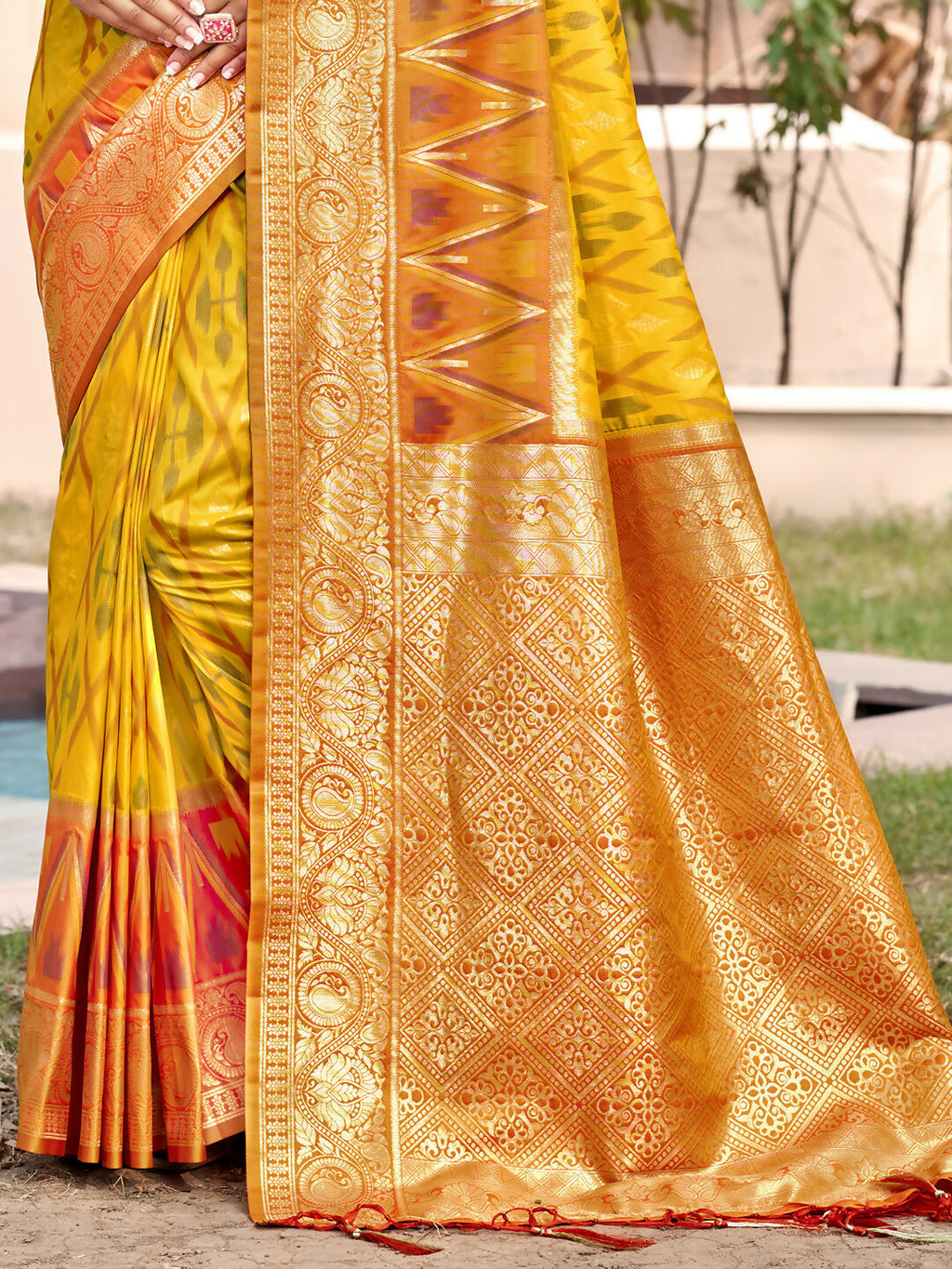 Yellow Pochampally Silk Saree with Matching Blouse Piece