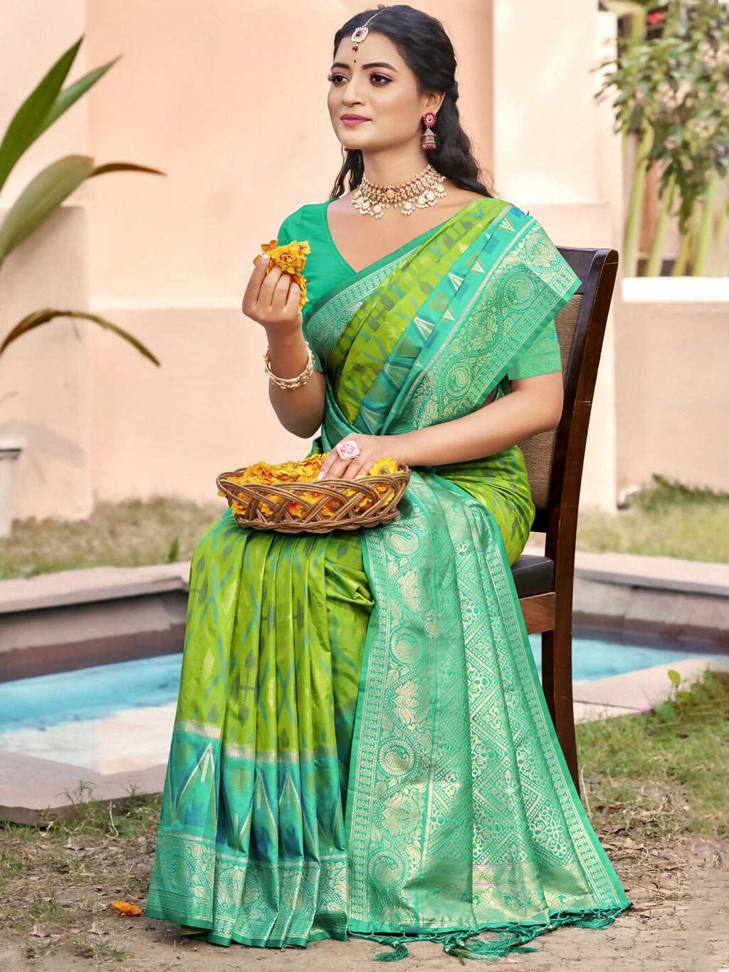 Rama Green Pochampally Silk Saree with elegant weave and matching blouse fabric