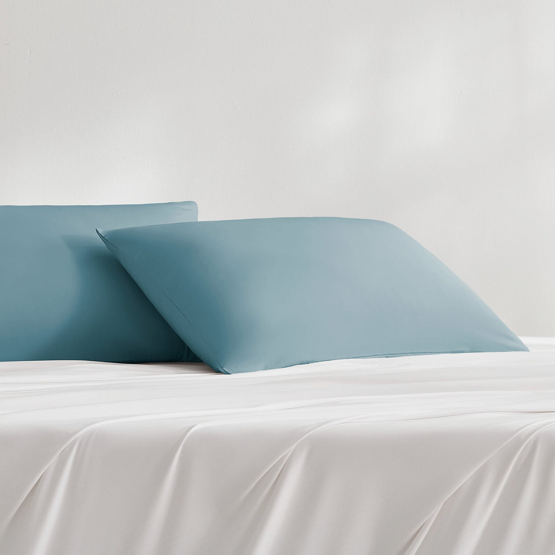Cooling Pillowcase with Moisture-Wicking Spandex Blend Blue - Image 2