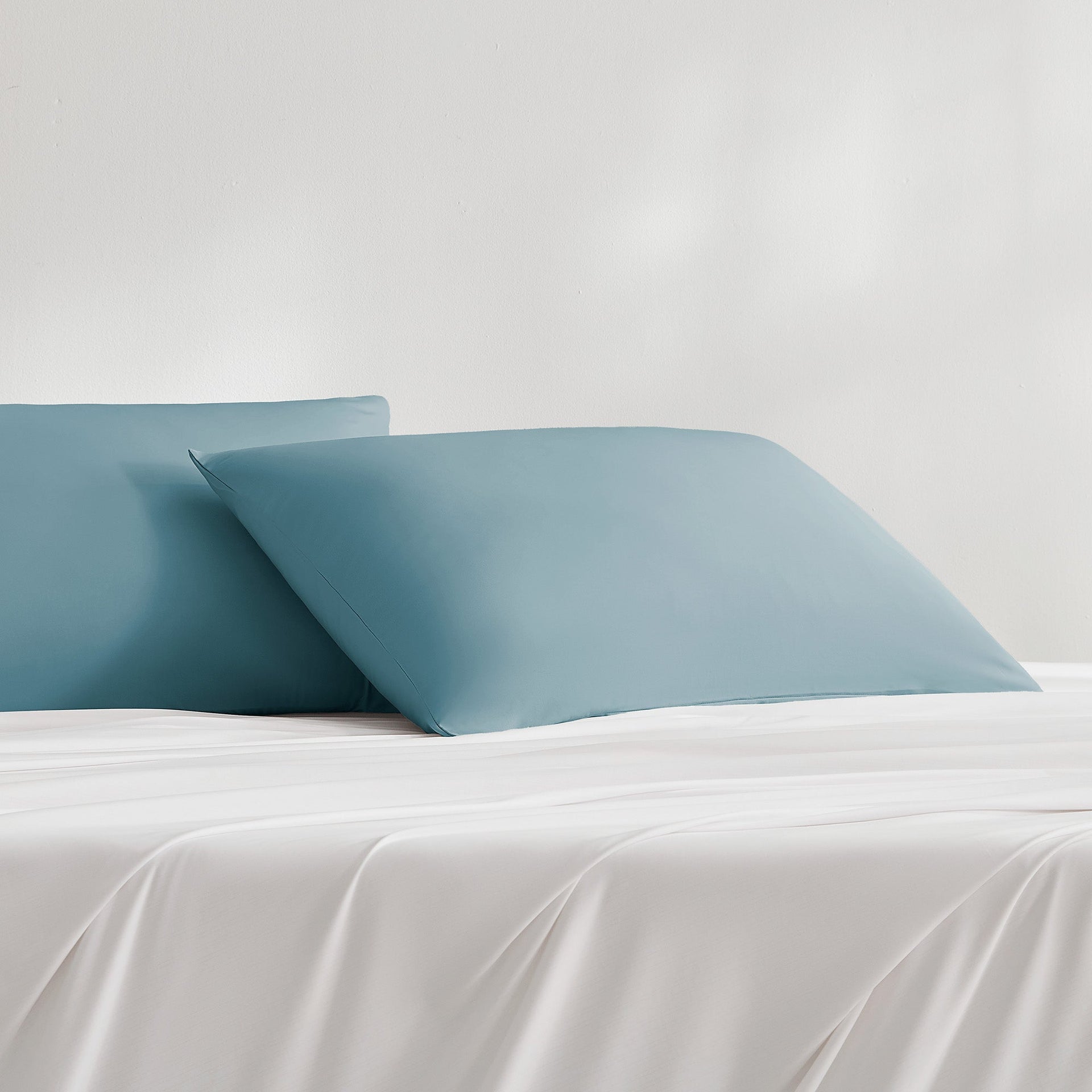 Cooling Pillowcase with Moisture-Wicking Spandex Blend Blue - Image 2