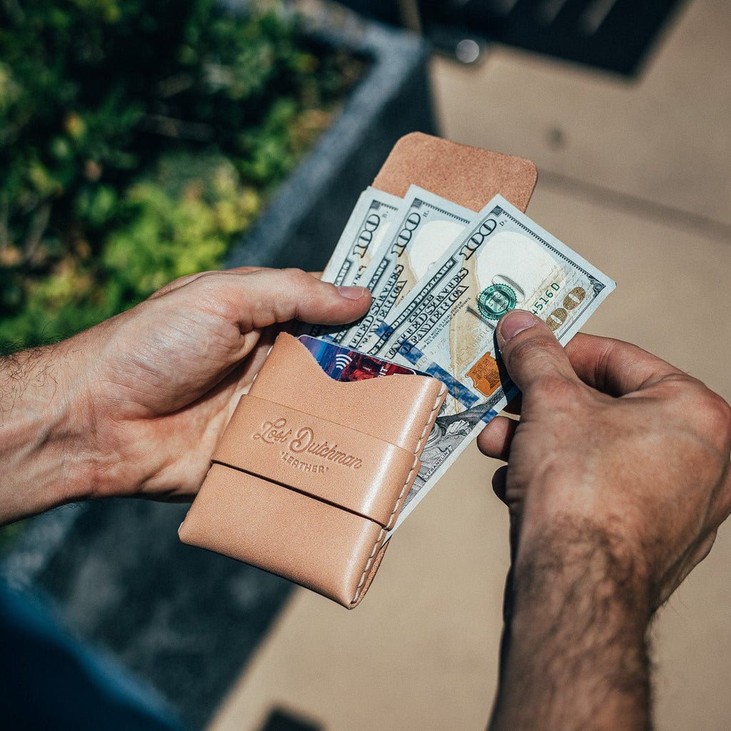 The Big Finn 2 Minimalist Leather Wallet in Russet