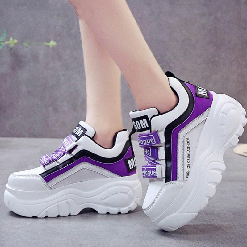 Stevvex chunky platform sneakers in white and black with a thick heel sole for casual everyday fashion.