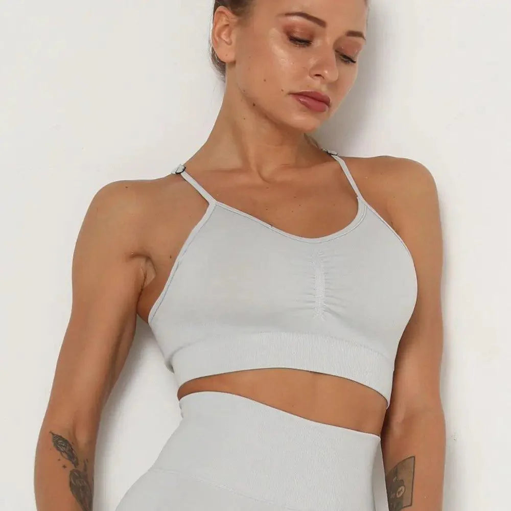 Seamless Scoop Neck Cropped Sports Bra - Fitted Athletic Gym Top