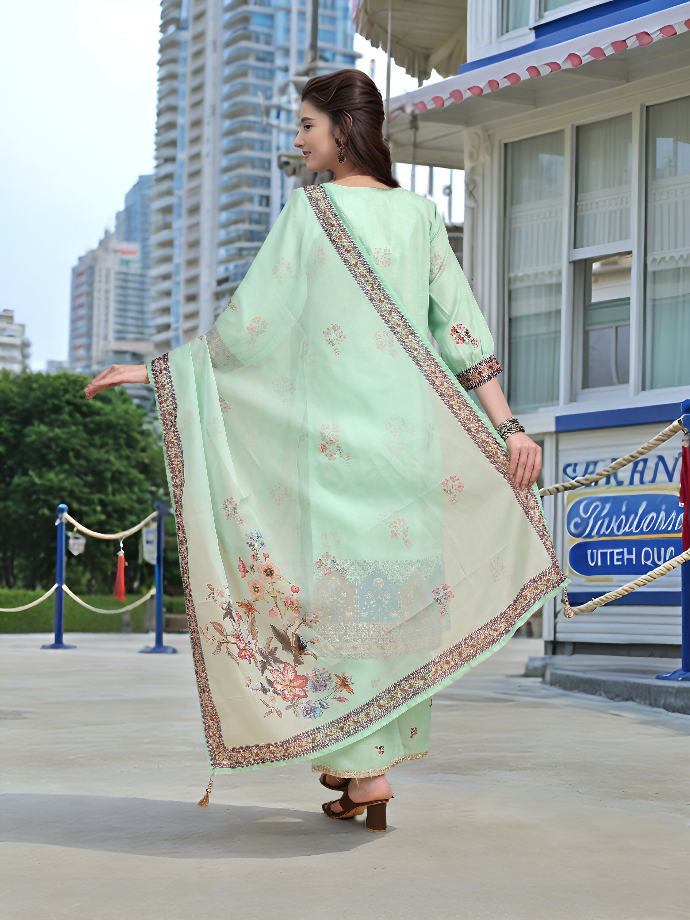 Green Linen Kurta Set with Digital Print and Foil Work