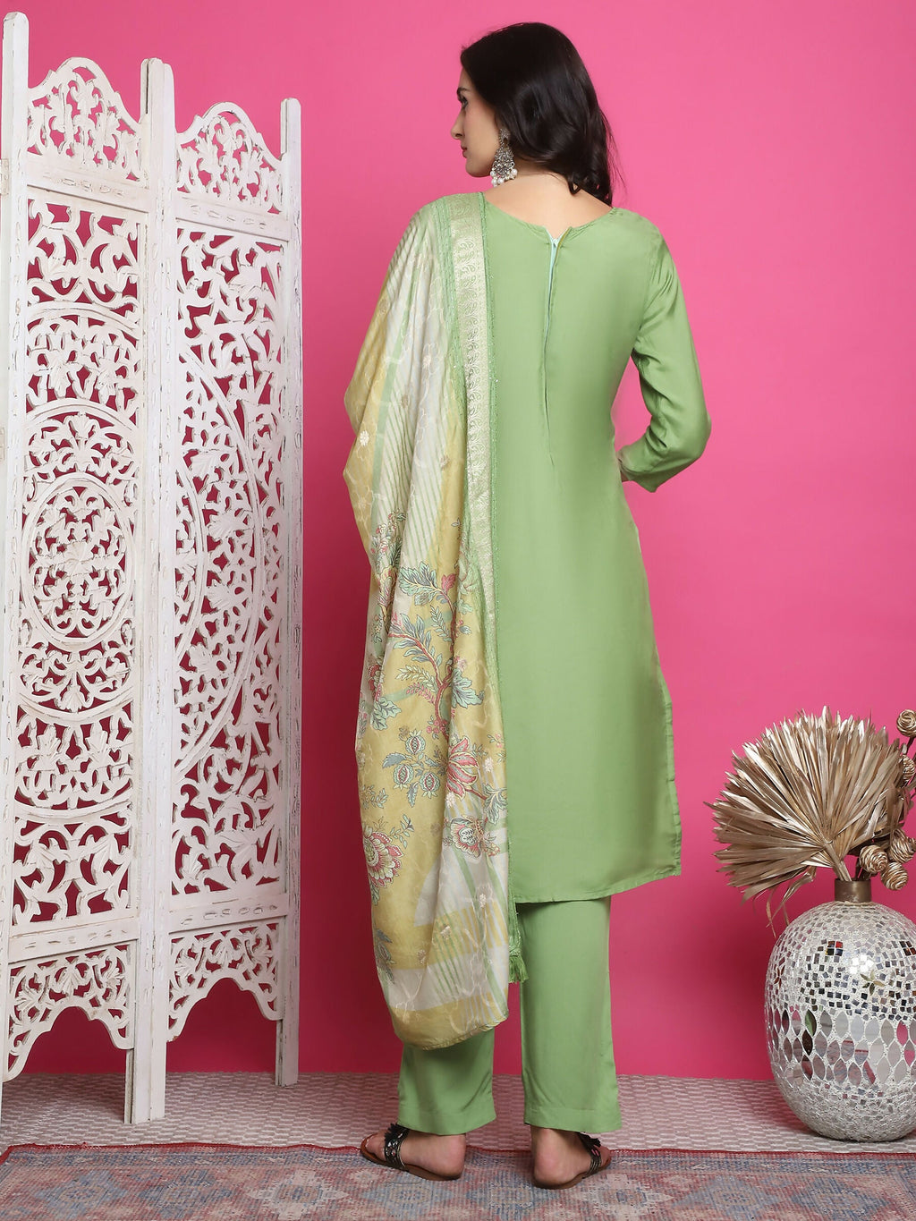 Women's Green Muslin Floral Resham Embroidery Kurta Set