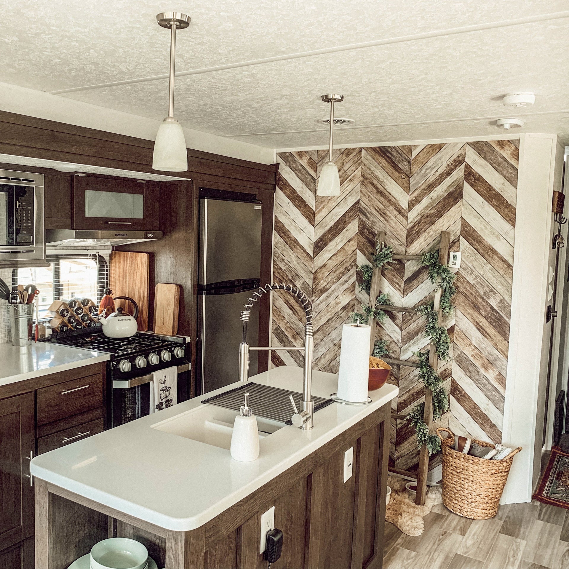 Courtney Geometric Removable Wallpaper in Brown and Tan