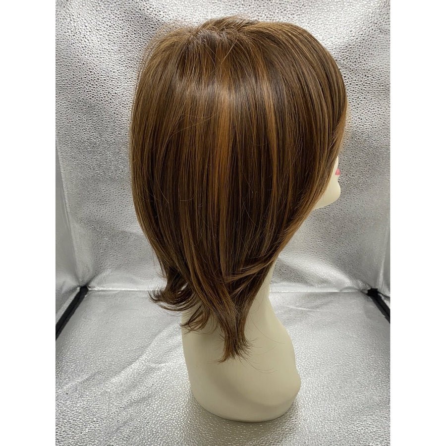 Upstage Wig: Natural Layered Cut in Multi-Tonal Brown and Blonde