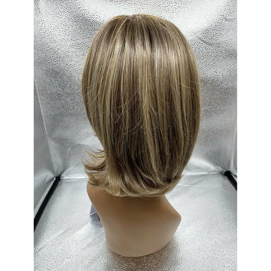 Upstage Wig: Natural Layered Cut in Multi-Tonal Brown and Blonde