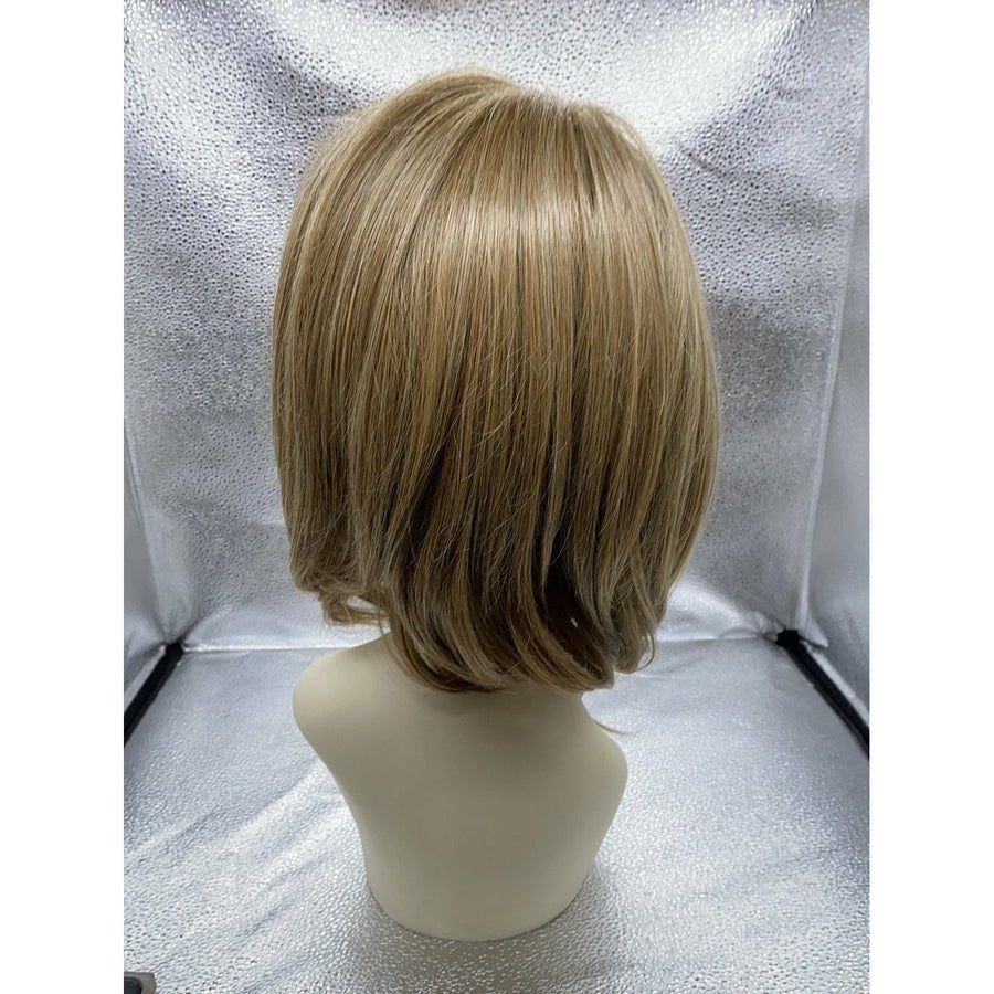 Upstage Wig: Natural Layered Cut in Multi-Tonal Brown and Blonde