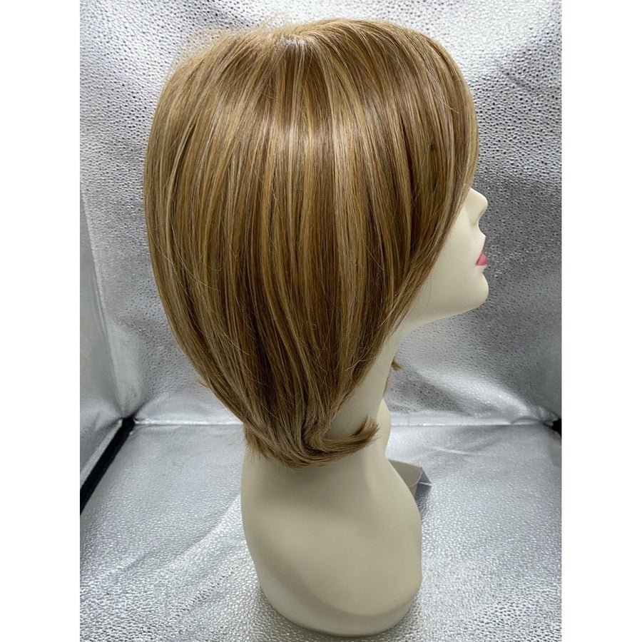 Upstage Wig: Natural Layered Cut in Multi-Tonal Brown and Blonde