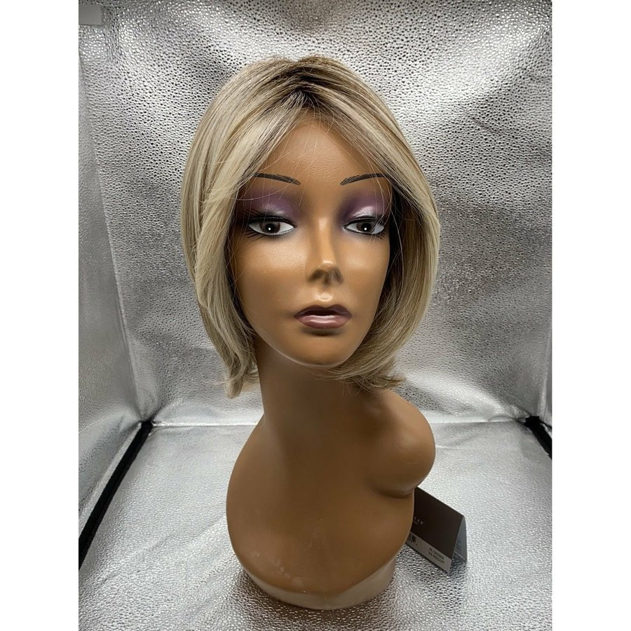 Upstage Wig: Natural Layered Cut in Multi-Tonal Brown and Blonde
