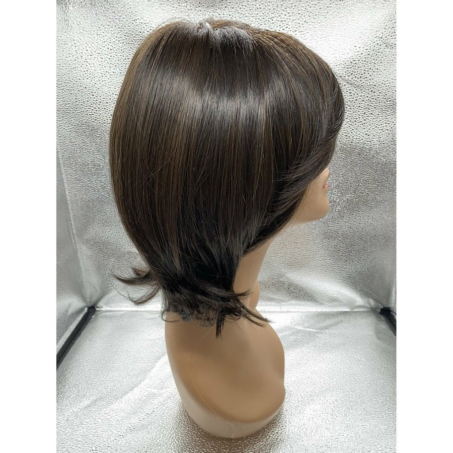 Upstage Wig: Natural Layered Cut in Multi-Tonal Brown and Blonde