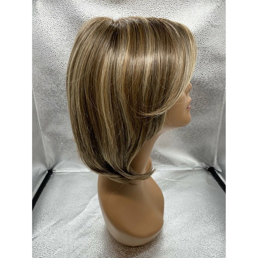 Upstage Wig: Natural Layered Cut in Multi-Tonal Brown and Blonde