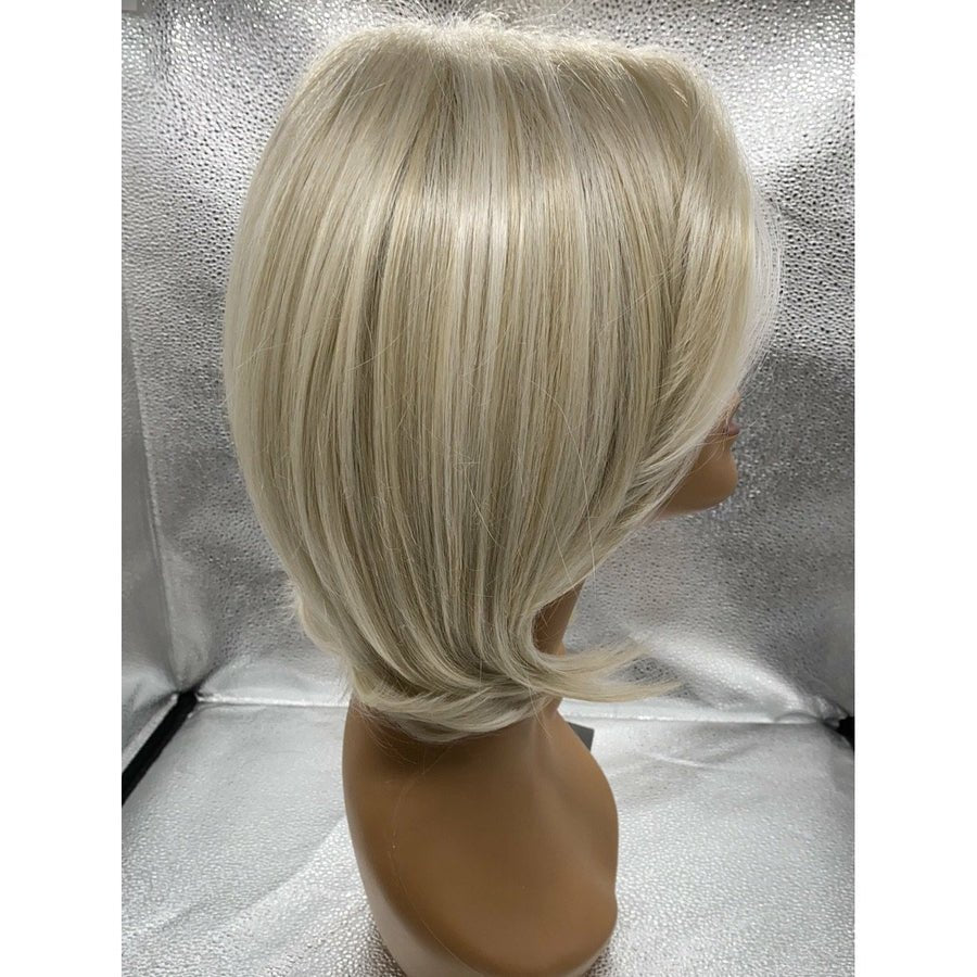 Upstage Wig: Natural Layered Cut in Multi-Tonal Brown and Blonde