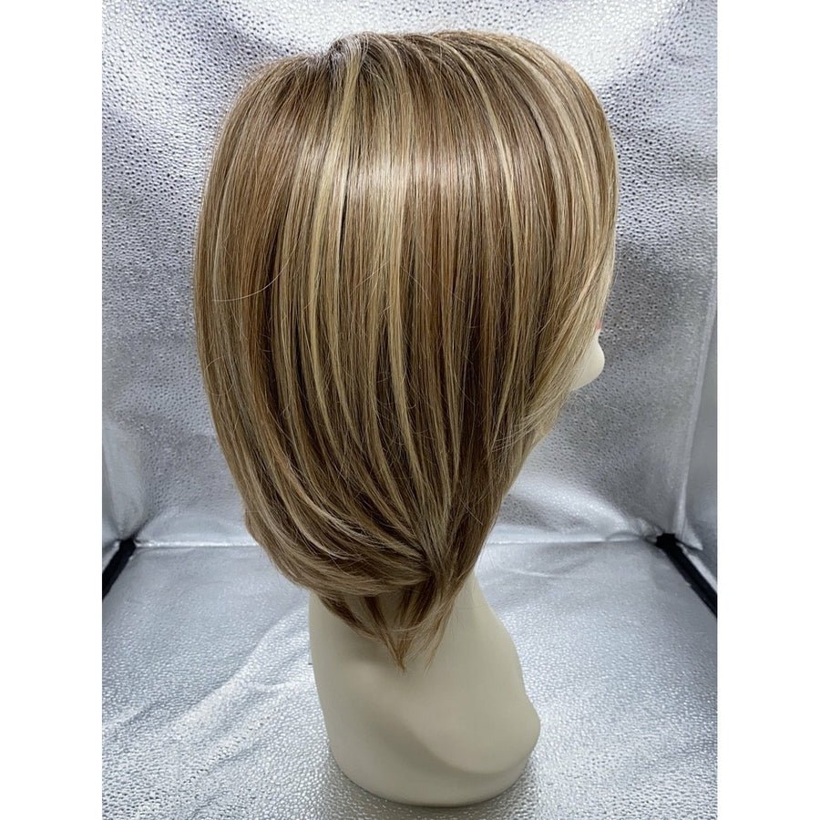Upstage Wig: Natural Layered Cut in Multi-Tonal Brown and Blonde