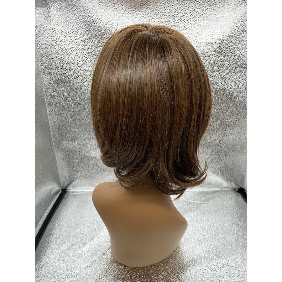 Upstage Wig: Natural Layered Cut in Multi-Tonal Brown and Blonde