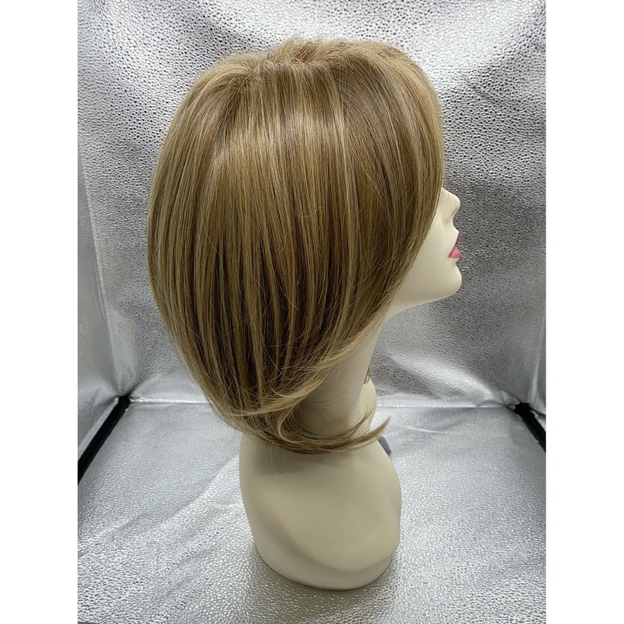Upstage Wig: Natural Layered Cut in Multi-Tonal Brown and Blonde