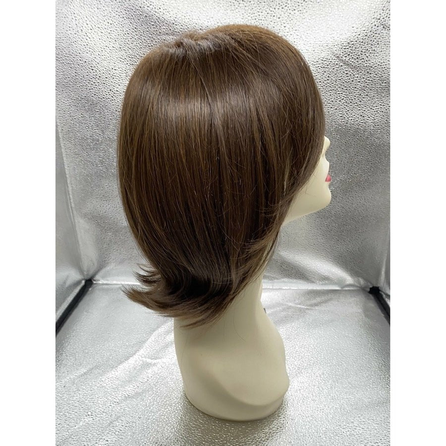 Upstage Wig: Natural Layered Cut in Multi-Tonal Brown and Blonde